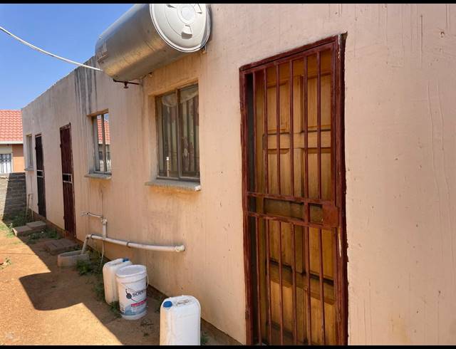 3 BEDROOM HOUSE FOR SALE IN BEVERLEY HILLS